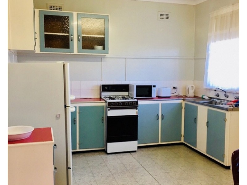 2/9-11 Belmore Ave, Parkes NSW 2870