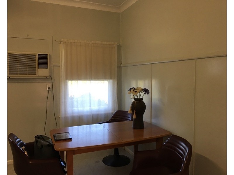 2/9-11 Belmore Ave, Parkes NSW 2870