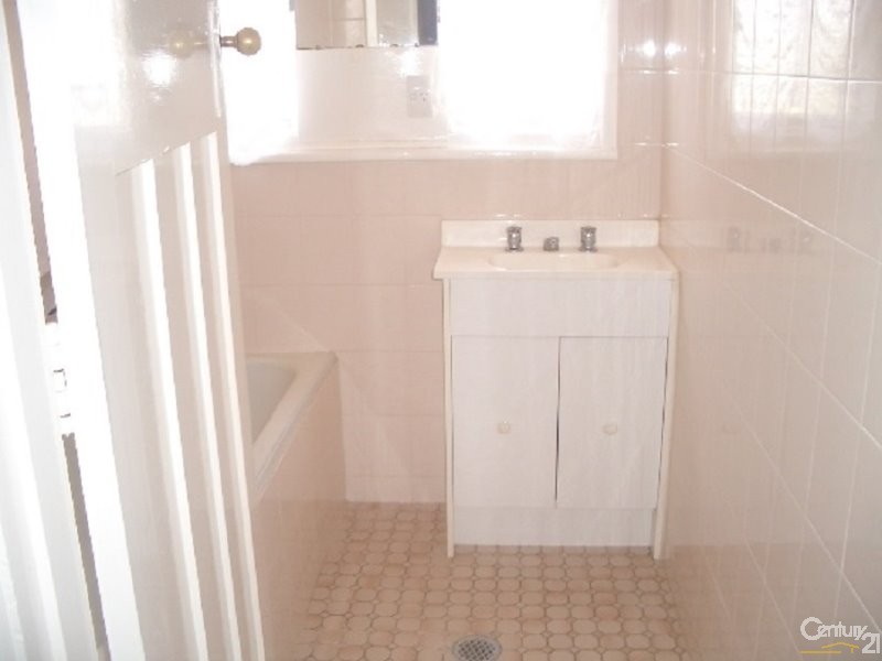 2/9-11 Belmore Ave, Parkes NSW 2870