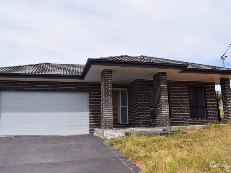 35 Medlyn Street, Parkes NSW 2870