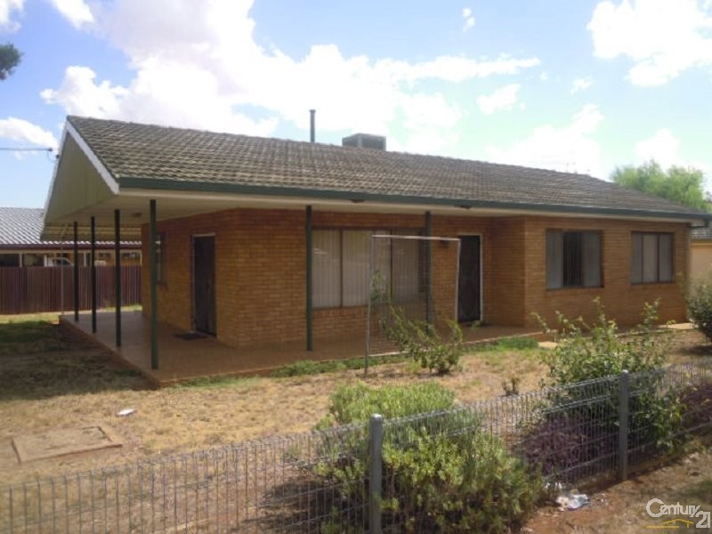 26 Russell Street, Parkes NSW 2870
