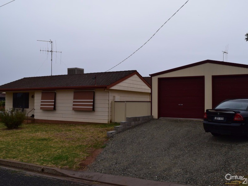 2  Werona Place, Parkes NSW 2870