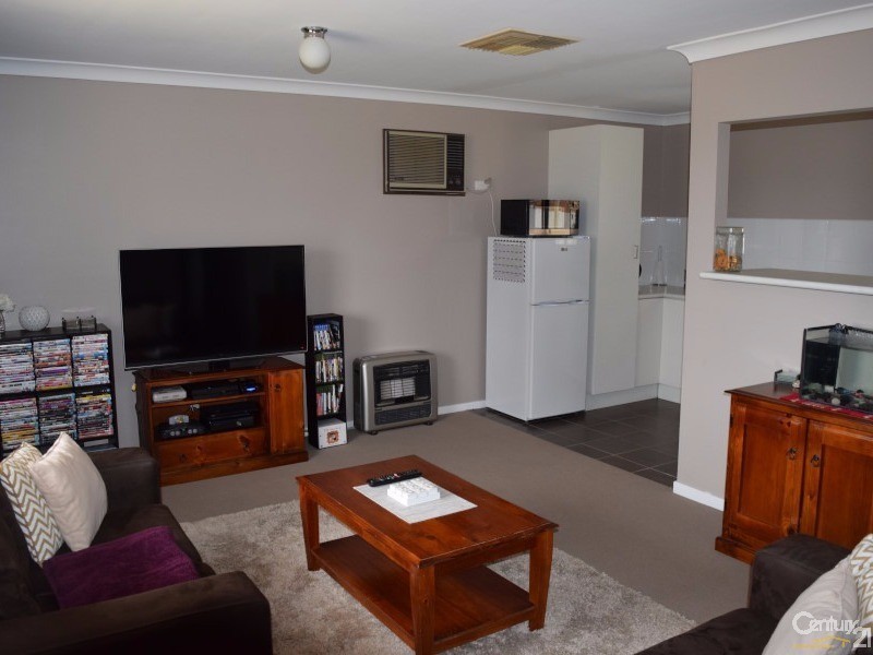 2  Werona Place, Parkes NSW 2870