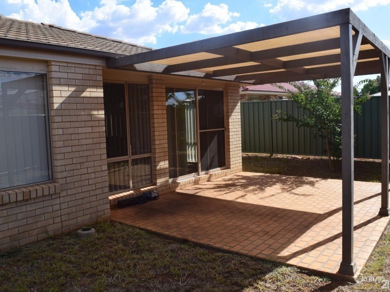4/80  Close Street, Parkes NSW 2870