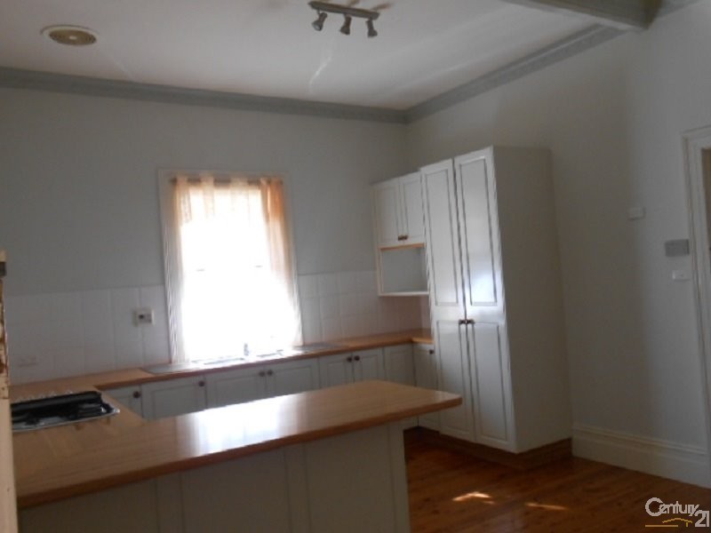 32 May Street, Parkes NSW 2870