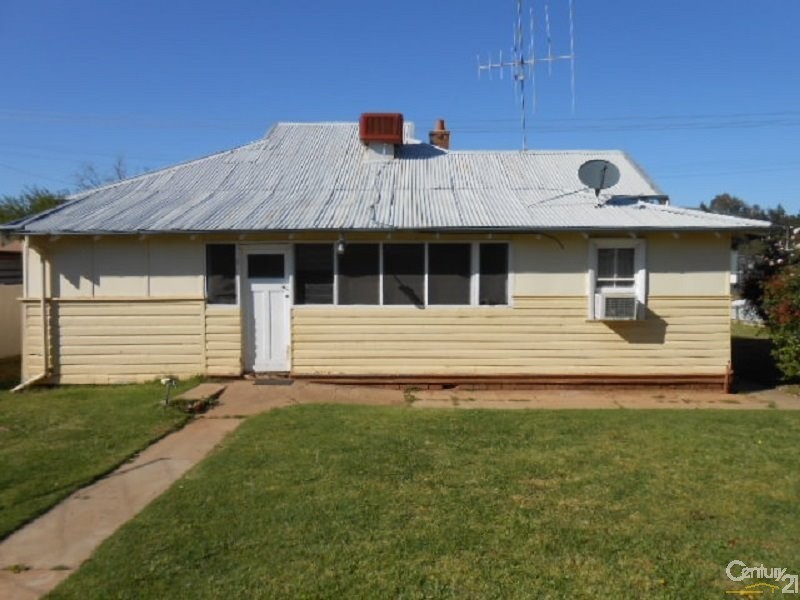 32 May Street, Parkes NSW 2870