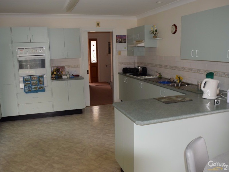 4 Glenburnie Close, Parkes NSW 2870