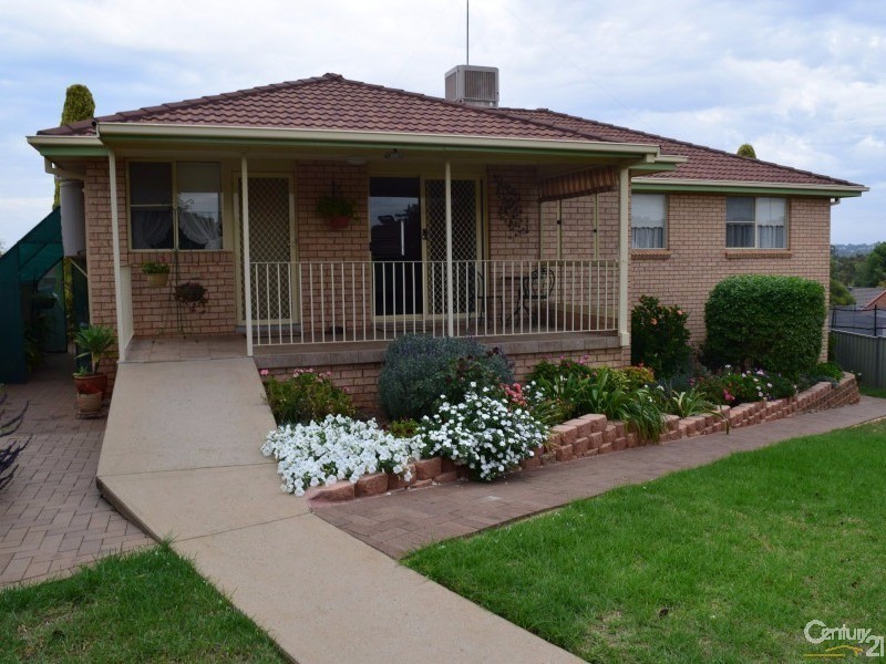 4 Glenburnie Close, Parkes NSW 2870