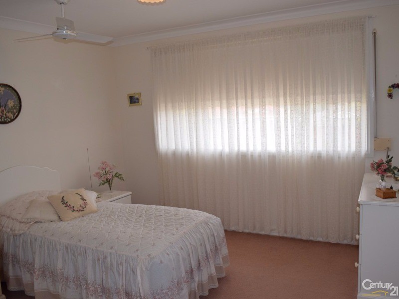 4 Glenburnie Close, Parkes NSW 2870