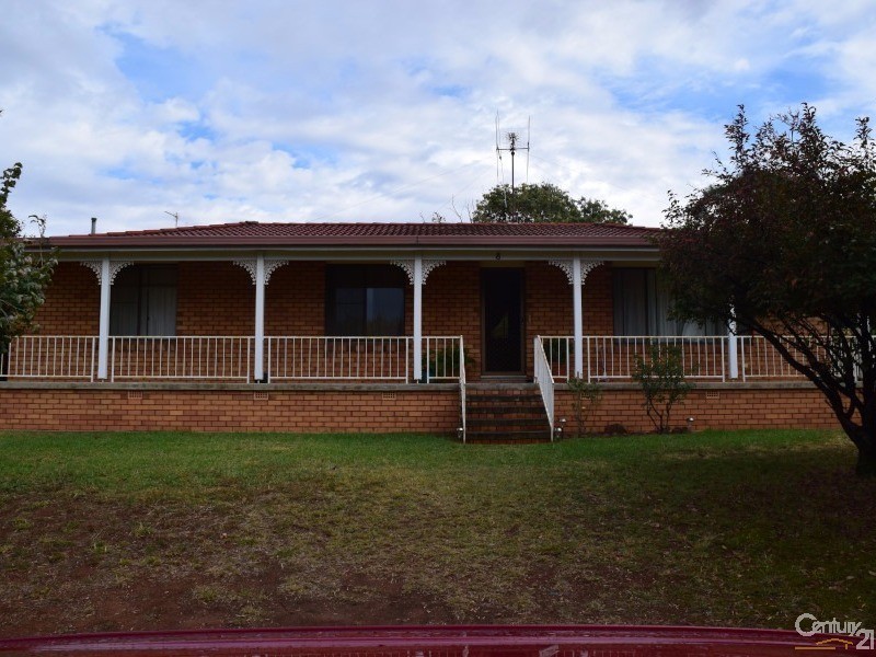 8 Bowditch Crescent, Parkes NSW 2870
