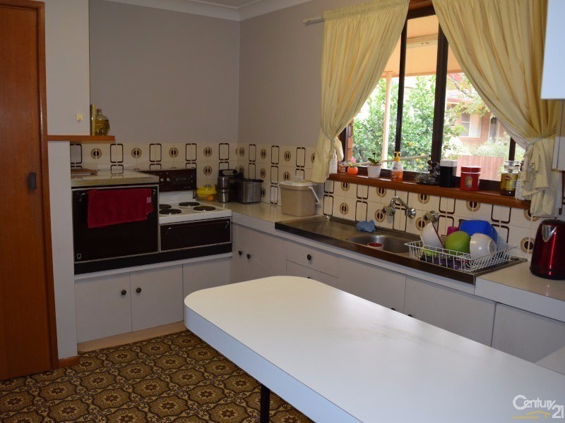 8 Bowditch Crescent, Parkes NSW 2870