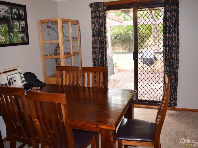 8 Bowditch Crescent, Parkes NSW 2870