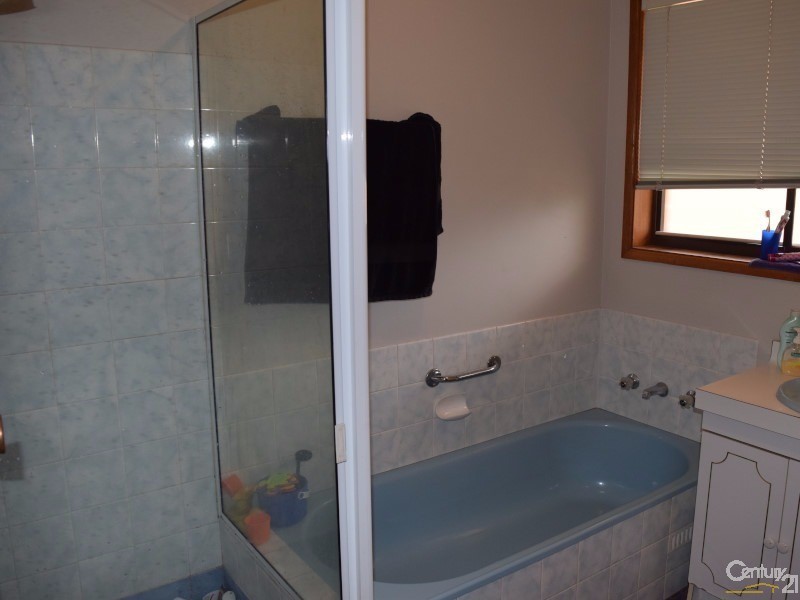 8 Bowditch Crescent, Parkes NSW 2870