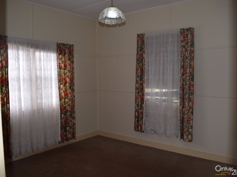 13 Grenfell Street, Parkes NSW 2870