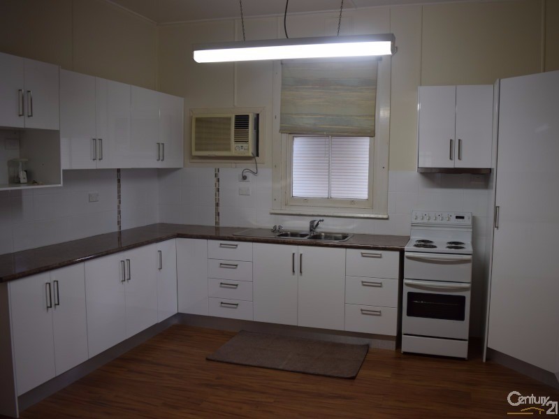 13 Grenfell Street, Parkes NSW 2870