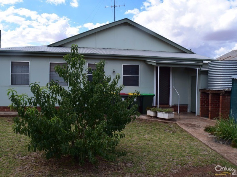 13 Grenfell Street, Parkes NSW 2870