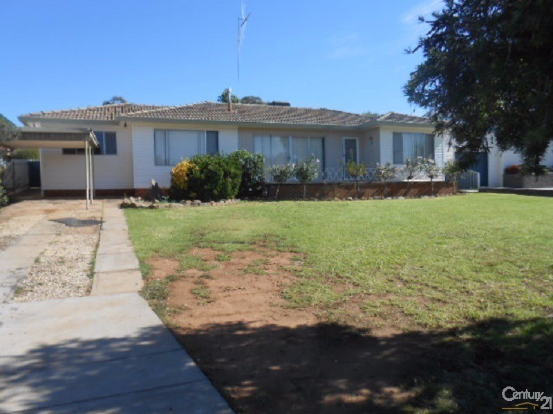 10 Moor Street, Parkes NSW 2870