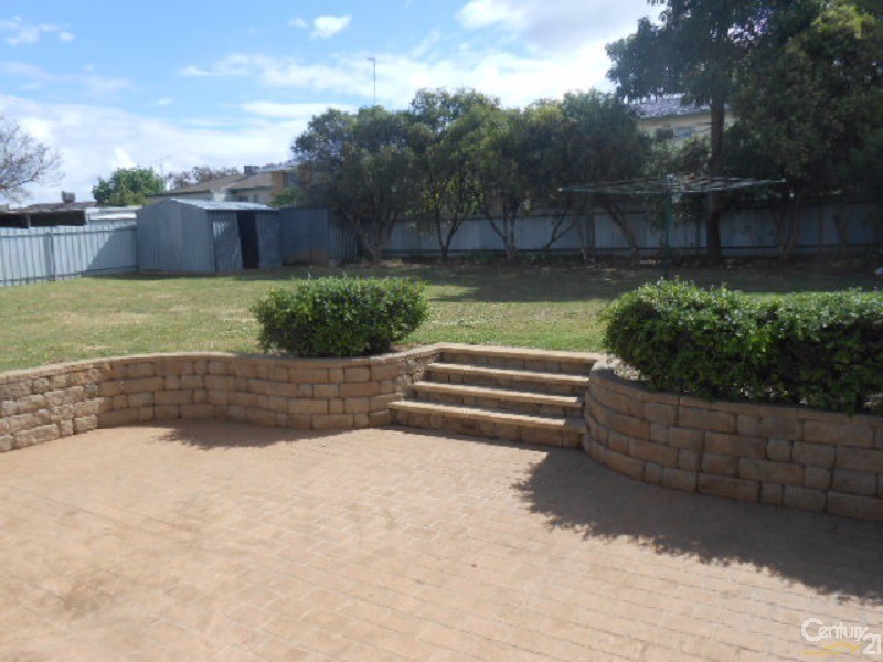 10 Moor Street, Parkes NSW 2870