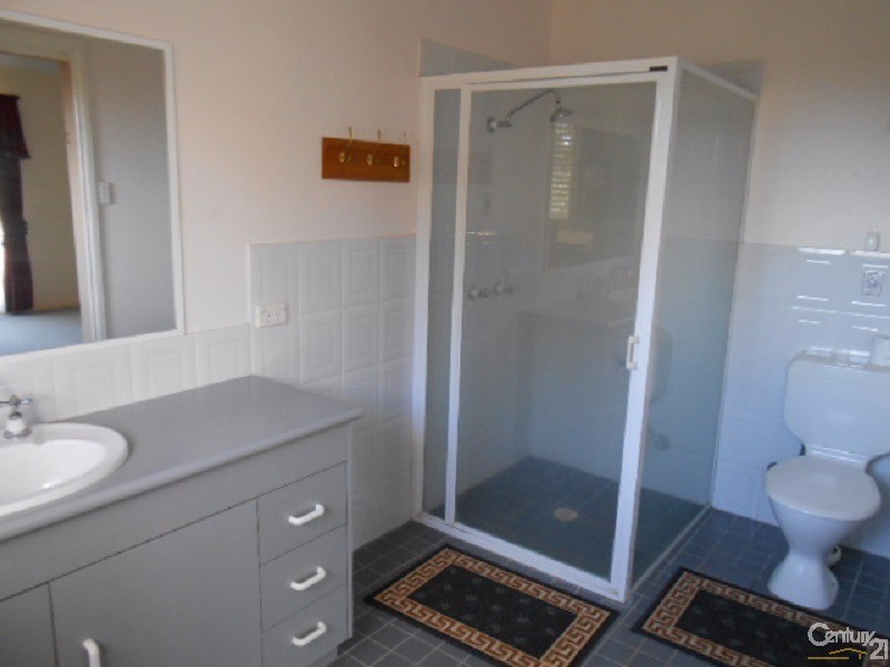 7  Glenburnie Close, Parkes NSW 2870