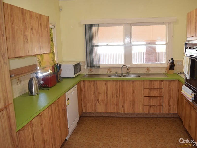 28 Wentworth Street, Parkes NSW 2870