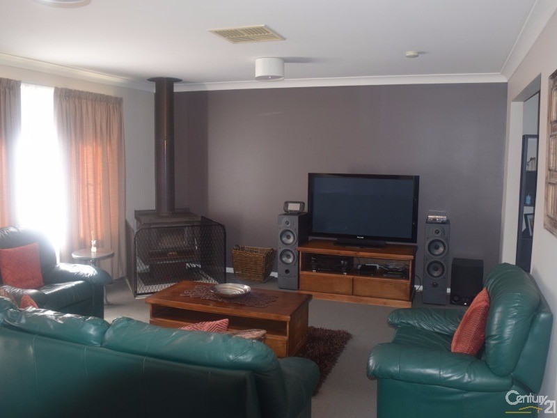 11a Barton Street, Parkes NSW 2870