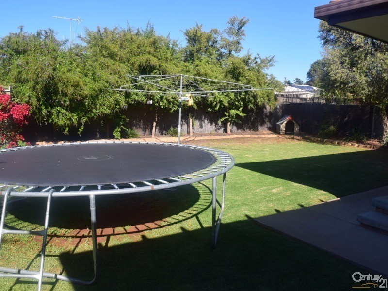 11a Barton Street, Parkes NSW 2870