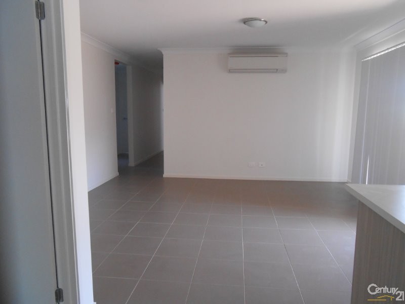 4 Willow Place, Parkes NSW 2870