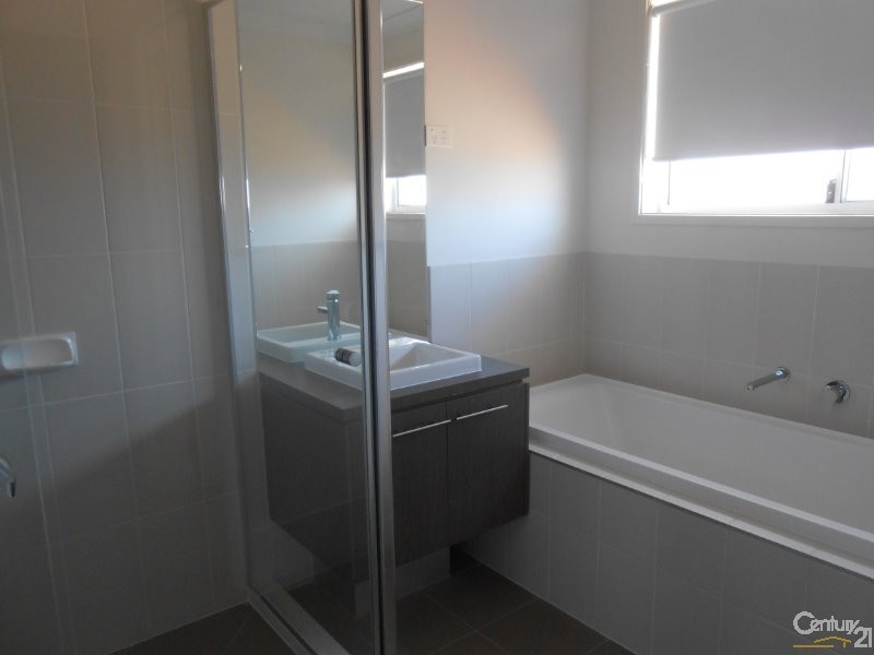 4 Willow Place, Parkes NSW 2870