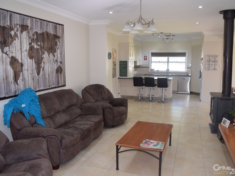6 Butler Lane, Parkes NSW 2870