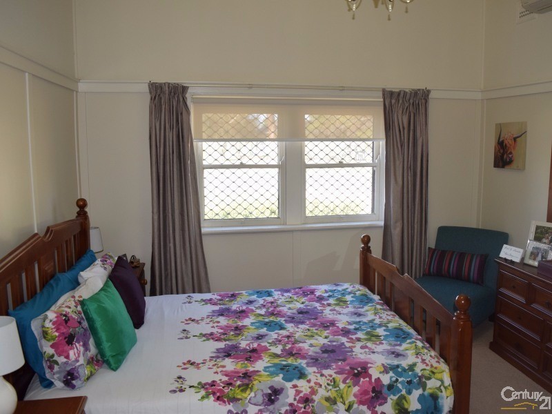 6 Butler Lane, Parkes NSW 2870