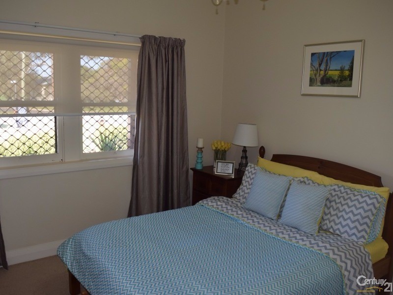6 Butler Lane, Parkes NSW 2870