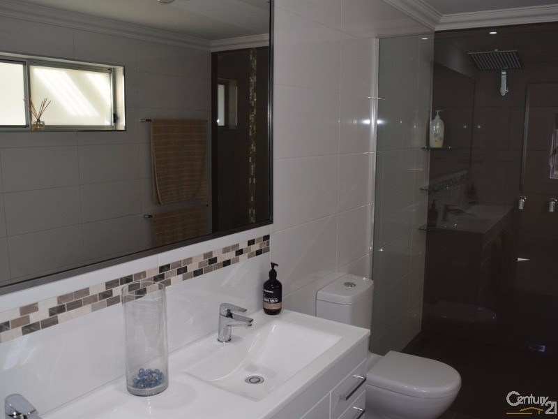 6 Butler Lane, Parkes NSW 2870