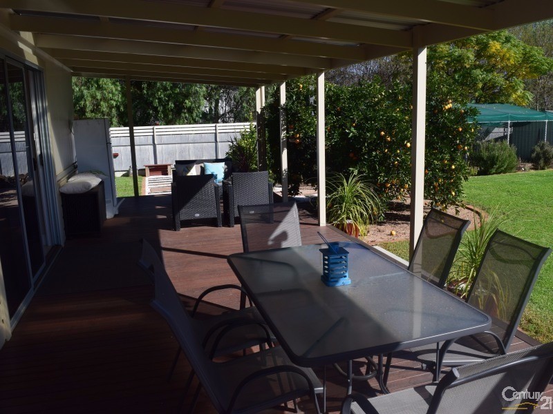 6 Butler Lane, Parkes NSW 2870