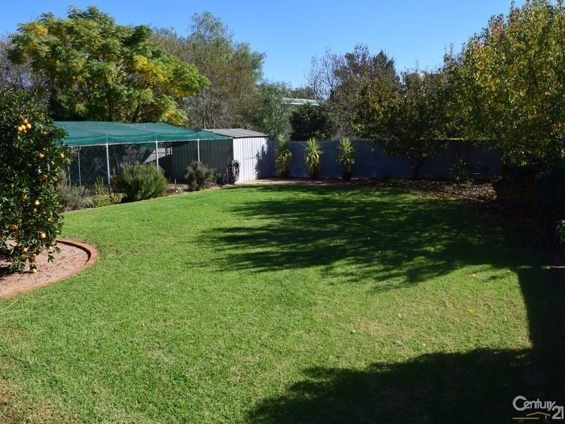 6 Butler Lane, Parkes NSW 2870