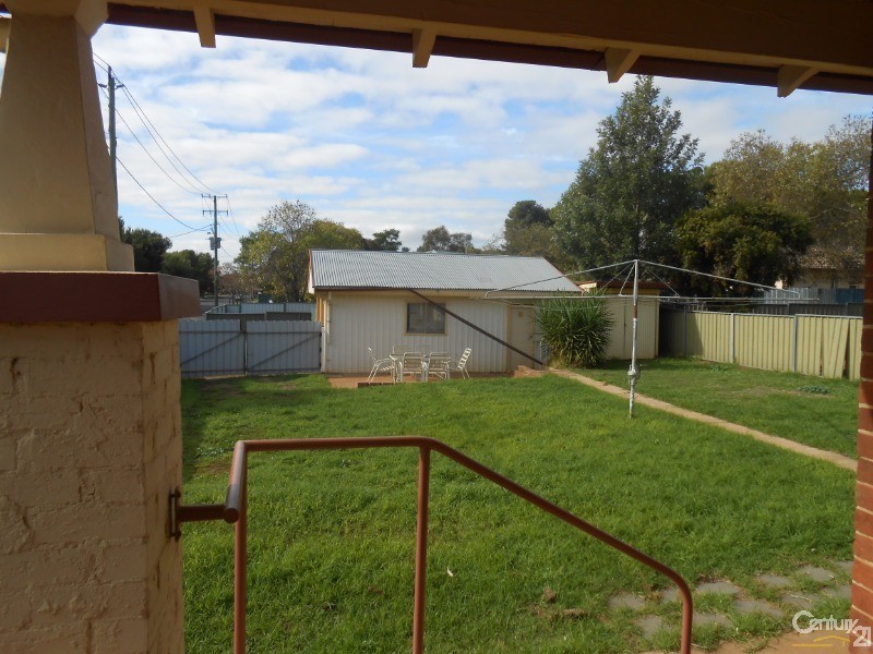 1 Keast Street, Parkes NSW 2870