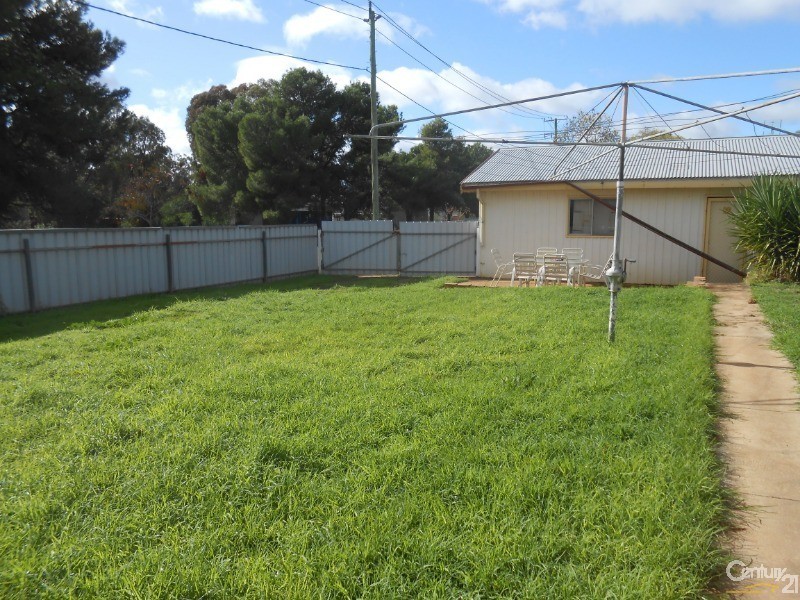 1 Keast Street, Parkes NSW 2870