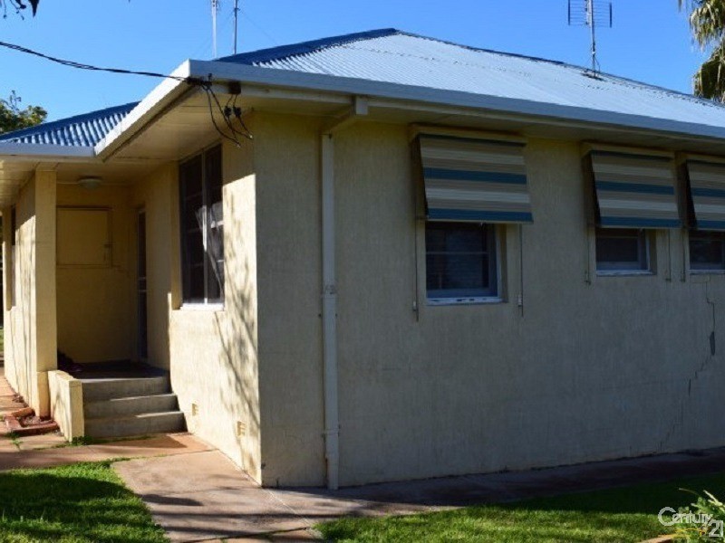 63 High St, Parkes NSW 2870