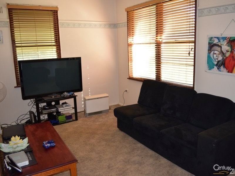 63 High St, Parkes NSW 2870