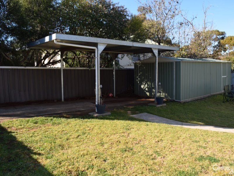 63 High St, Parkes NSW 2870