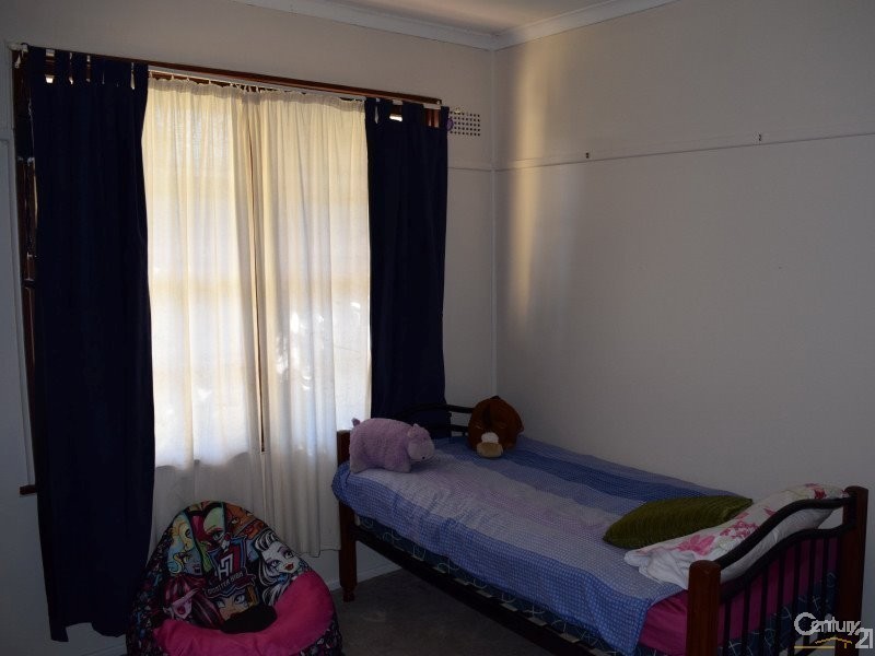 63 High St, Parkes NSW 2870