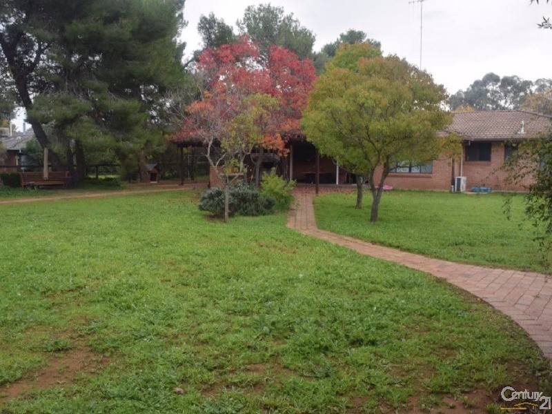 33 Kelly Road, Parkes NSW 2870