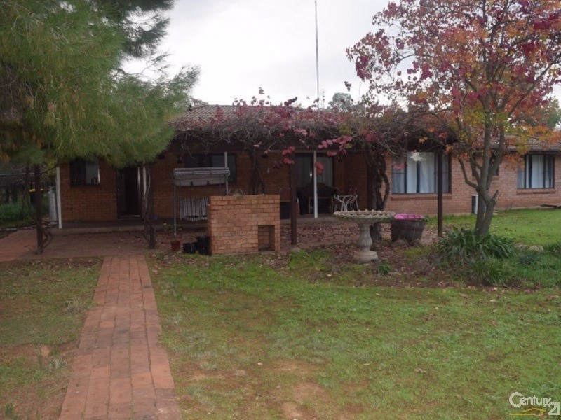 33 Kelly Road, Parkes NSW 2870