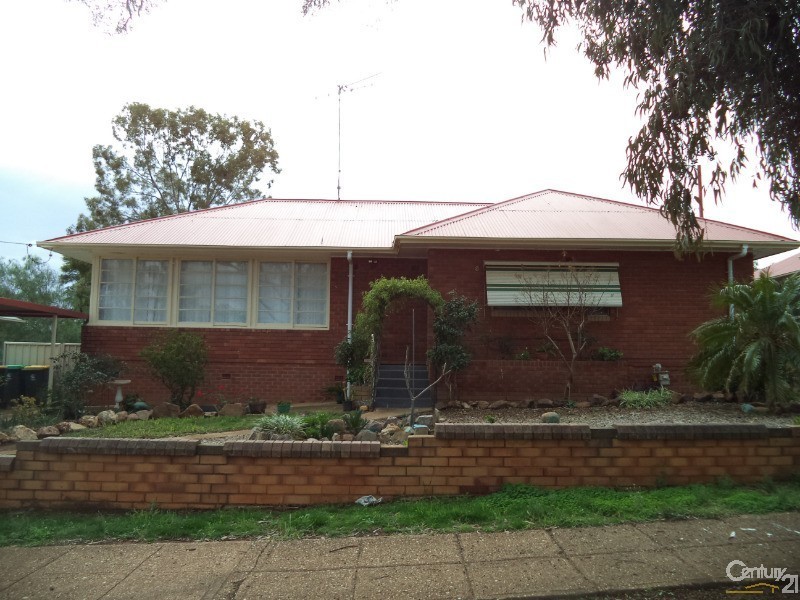 8  Mitchell Street, Parkes NSW 2870