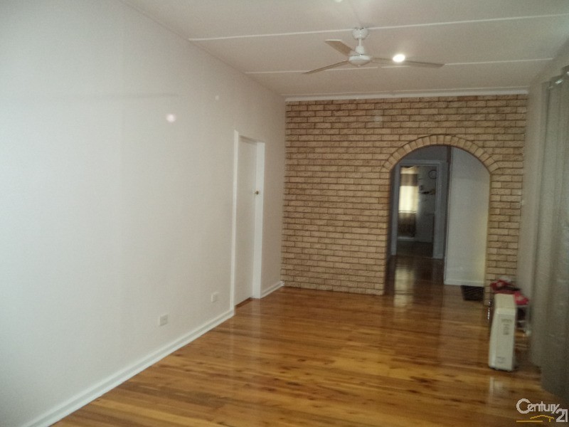 8  Mitchell Street, Parkes NSW 2870