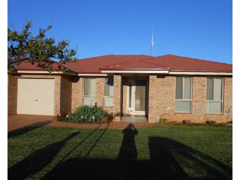 3 Cedar Crescent, Parkes NSW 2870