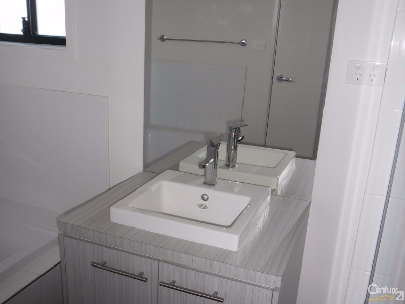 25 Rosewood Ave, Parkes NSW 2870