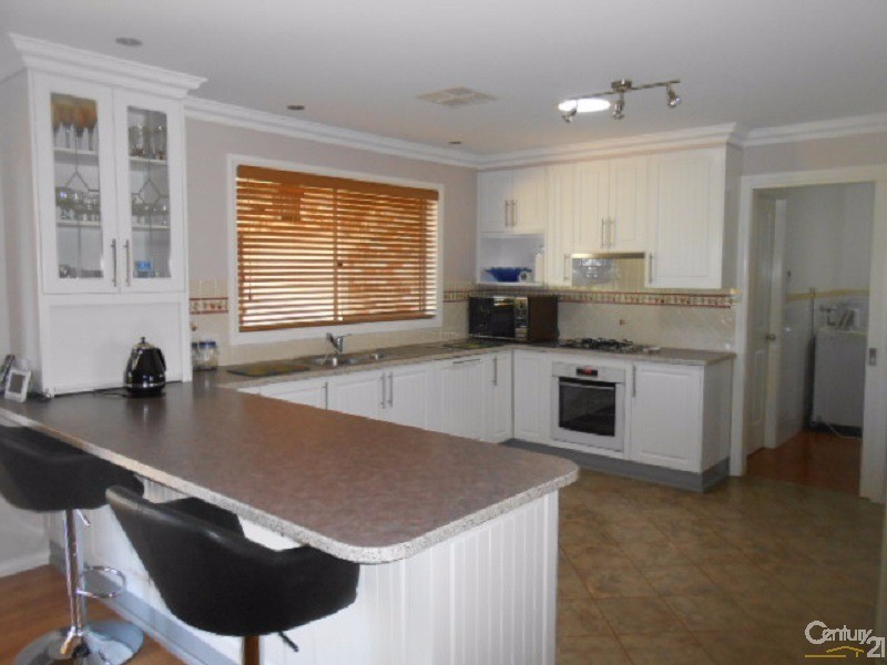 29  Glenburnie Close, Parkes NSW 2870