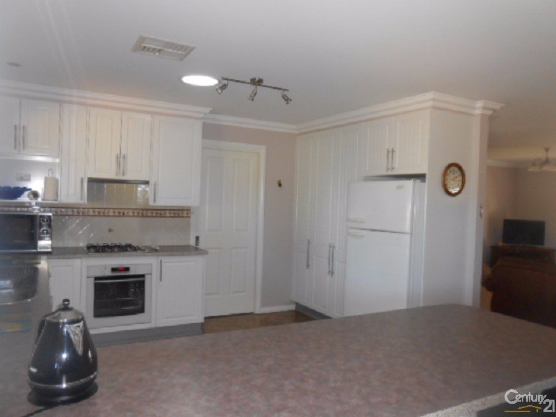 29  Glenburnie Close, Parkes NSW 2870