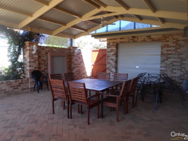 29  Glenburnie Close, Parkes NSW 2870