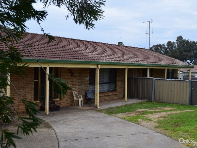 11 Bowditch Crescrent, Parkes NSW 2870